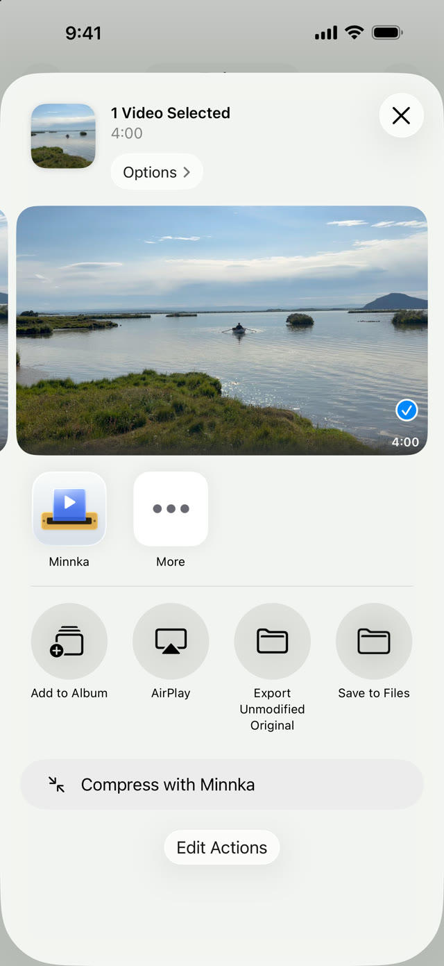 The Photos share sheet with Minnka in the row of apps and Compress with Minnka below